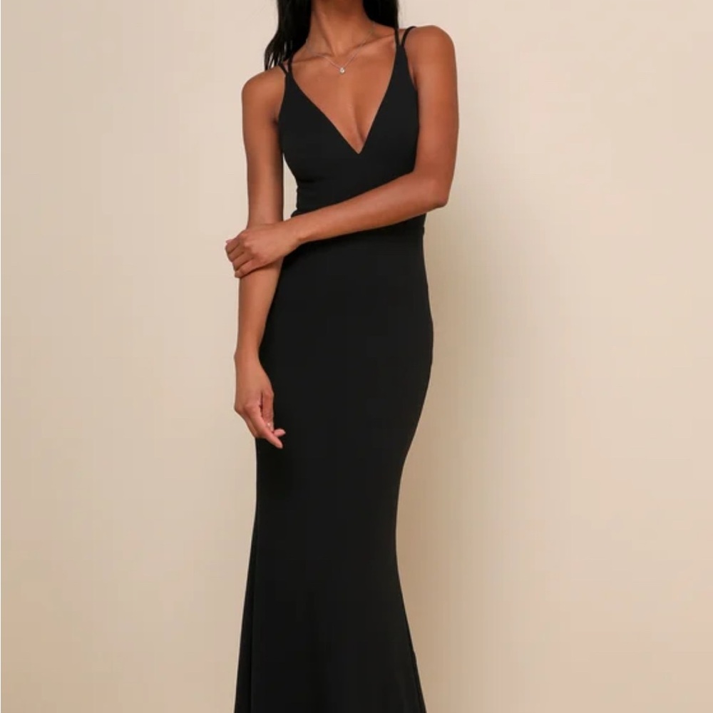 Lulu's Black Sleeveless V-Neck Sheath Gown